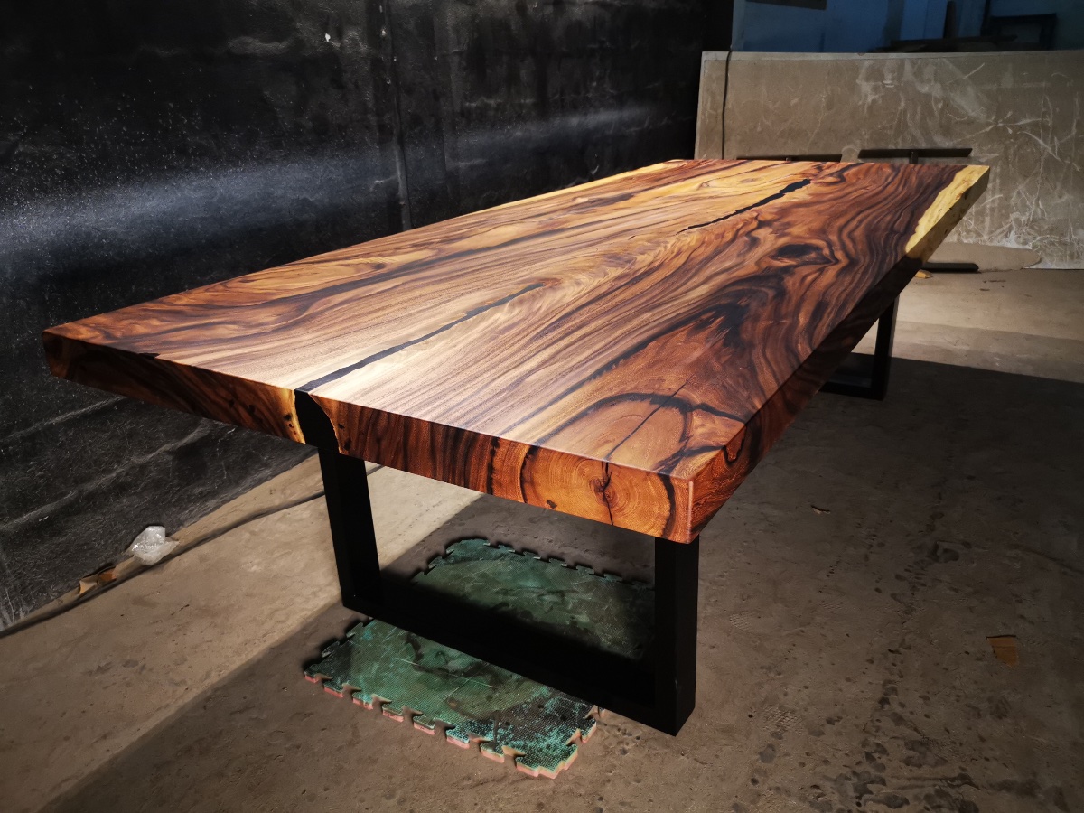 custom rustic banquet table