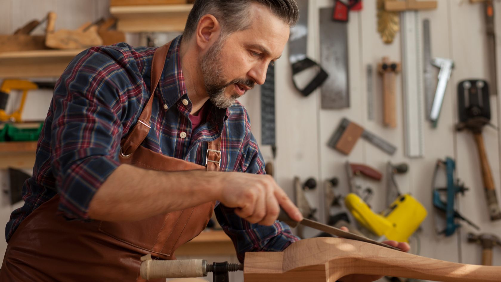 What is the best DIY way to make a wooden table-3