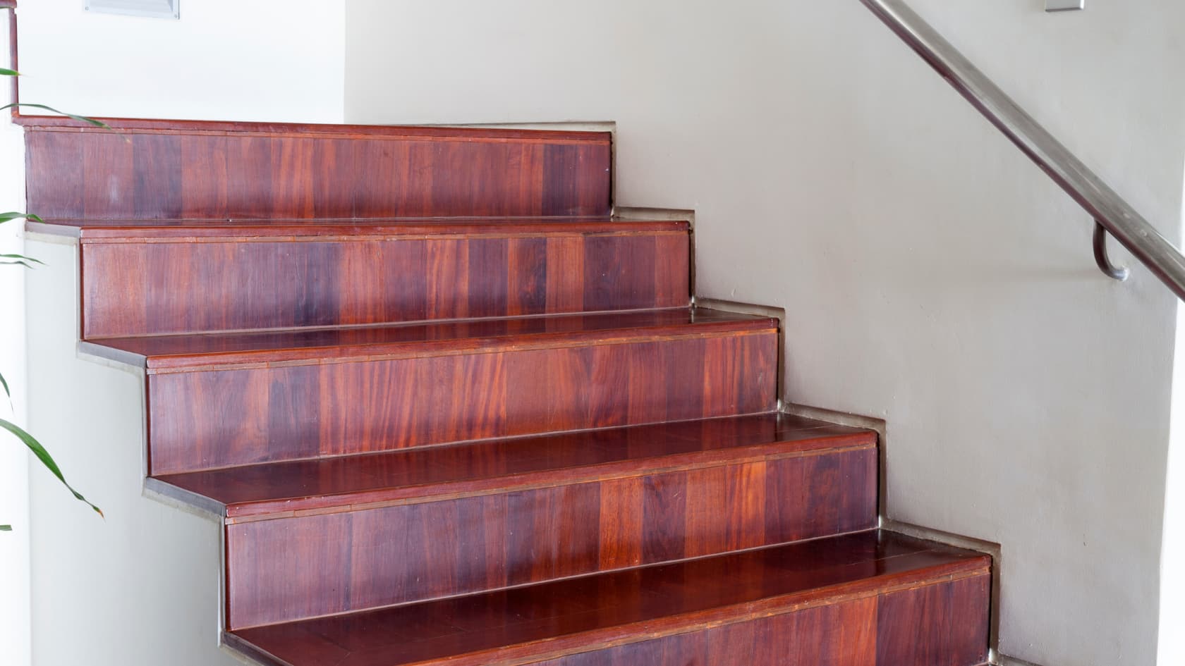 How to build a DIY wooden staircase: the basic steps