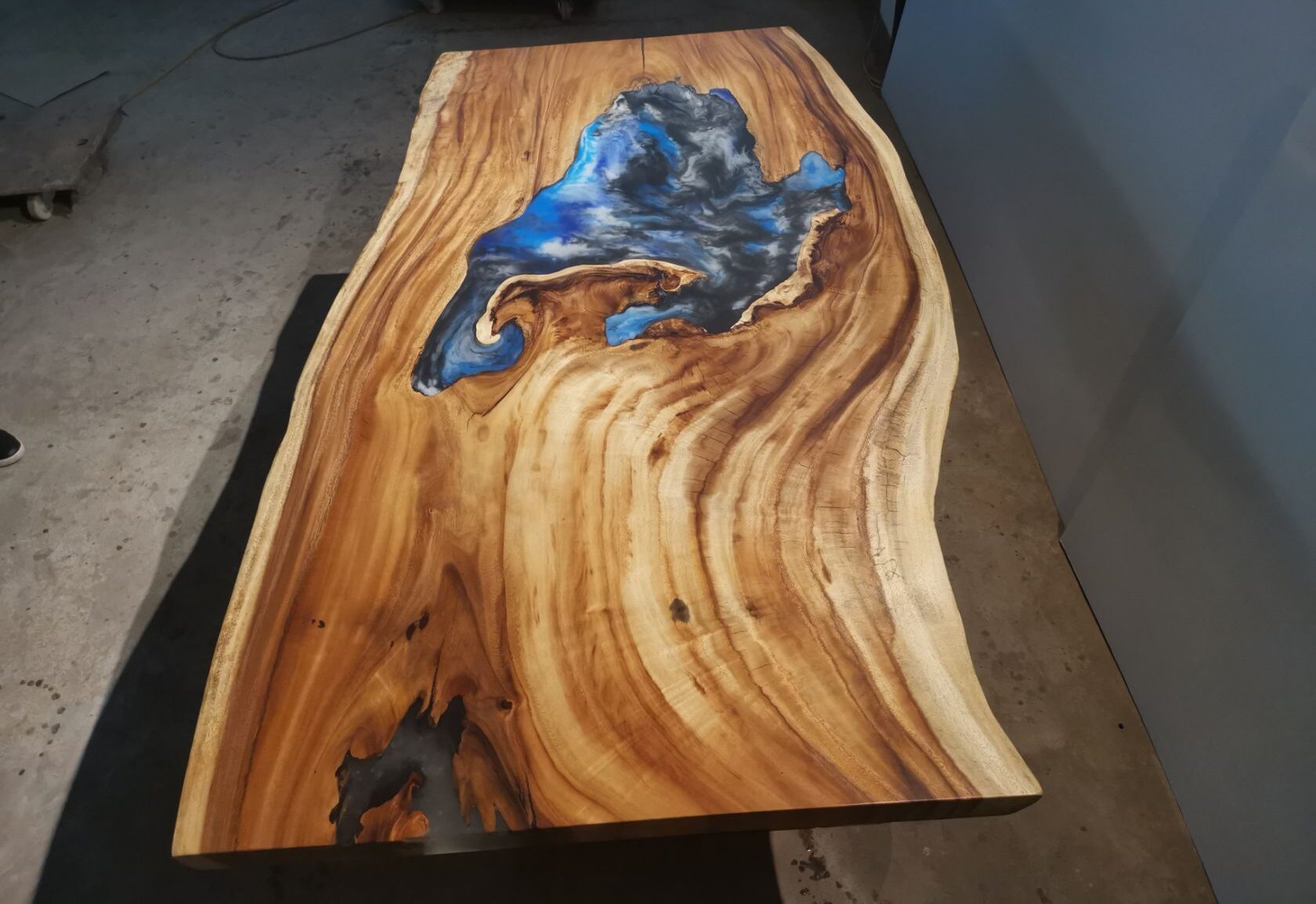 The many uses and benefits of resin tables [part 1]-22