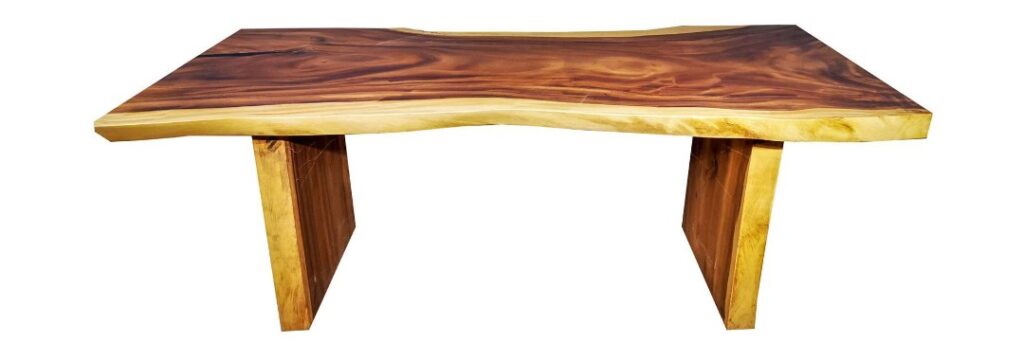 Prestigious dining table in raw acacia